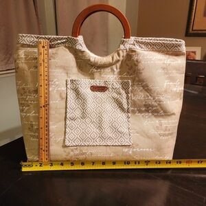 Elegant Beige Handbag with Wooden Handles